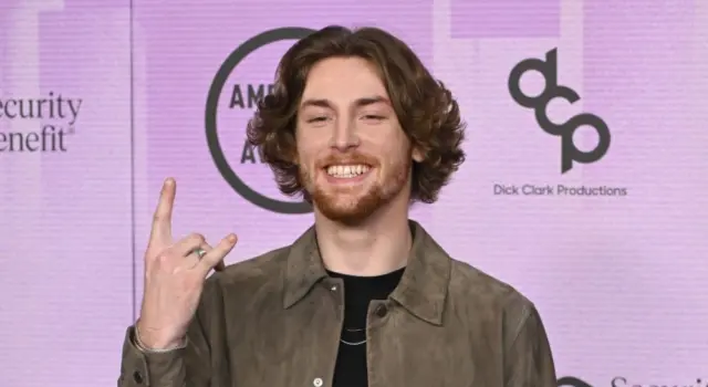 Bailey Zimmerman at the 2022 American Music Awards at the Microsoft Theatre. LOS ANGELES^ CA. November 20^ 2022