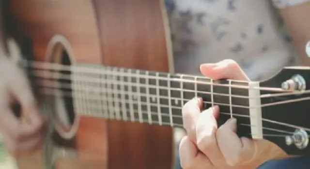 close of of hand playing guitar