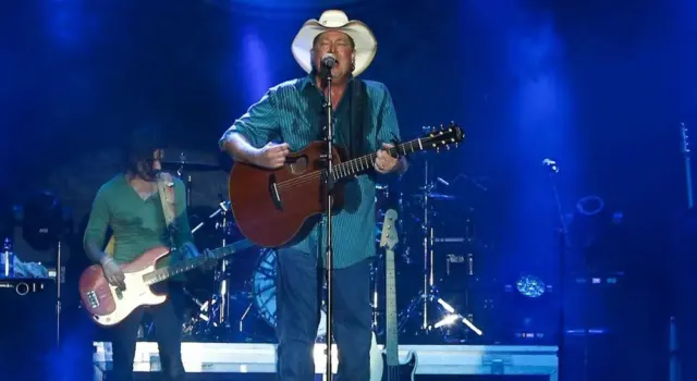 Tracy Lawrence performs at the CountryFlo Music and Camping Festival on November 4^ 2016 in Lake Wales^ Florida.