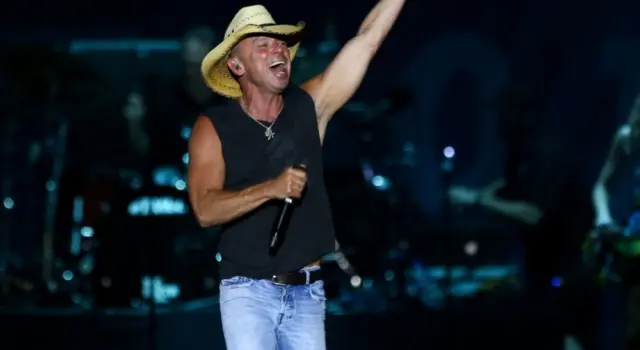 Kenny Chesney performs onstage at the Runaway Country Music Fest at Osceola Heritage Park on March 19^ 2016 in Kissimmee^ Florida.