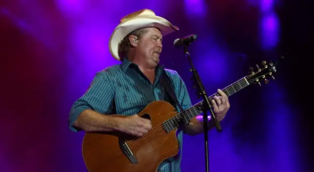 Tracy Lawrence performs at the CountryFlo Music and Camping Festival on November 4^ 2016 in Lake Wales^ Florida.