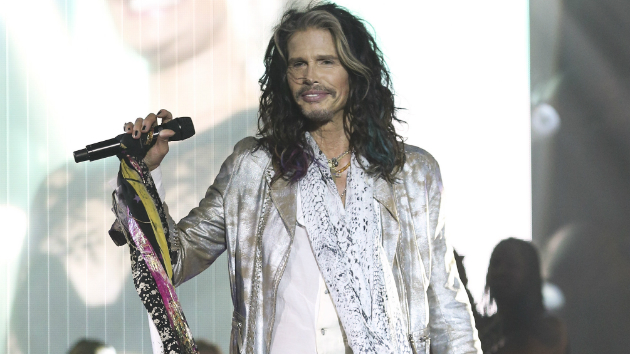 m_steventyler630_onnashville_100217