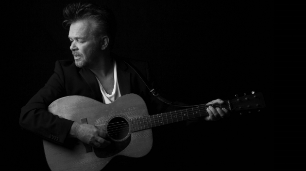 m_johnmellencamp630_bwwithguitar_091014-2