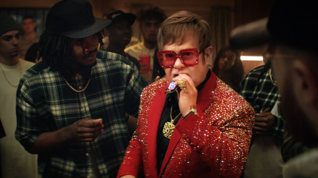 m_eltonjohninsnickersad_083018
