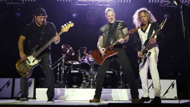 METALLICA's JAMES HETFIELD & KIRK HAMMETT Played The National Anthem Before  A San Francisco Giants Game