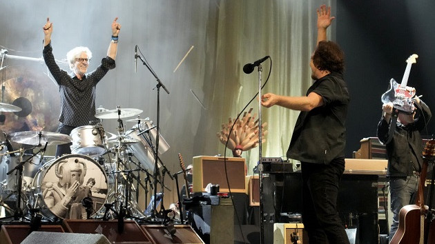 The Police's Stewart Copeland joins Eddie Vedder for cover of "Message in a Bottle" during Vedder's LA solo show - Vimarsana News