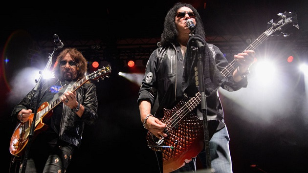﻿Gene Simmons invites Ace Frehley to "jump up on stage" with KISS during the band's encores - Vimarsana News