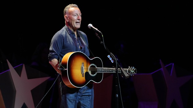 getty_brucespringsteenstandupforheroes_110822