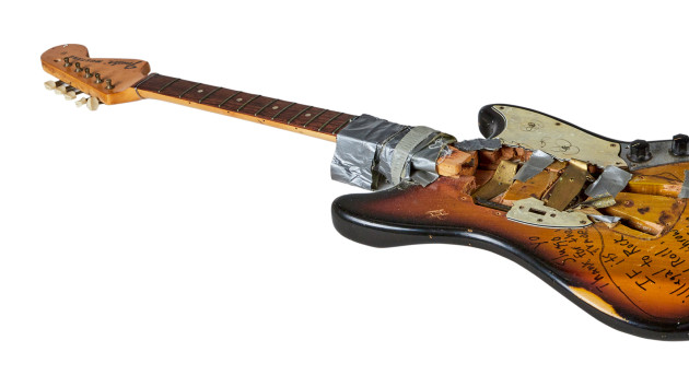 m_kurtguitar_110222