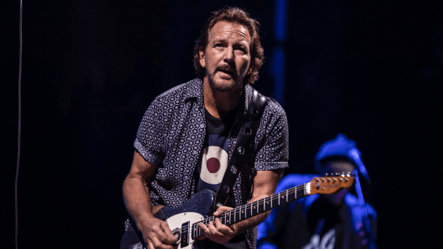 getty_eddievedder_082123218217