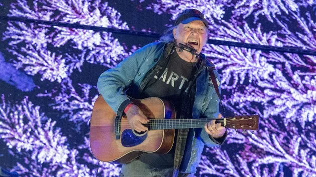 getty_neilyoung_050224844158