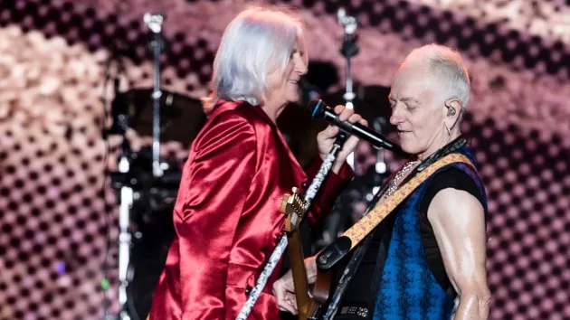 Def Leppard opens hotline teasing new song - Vimarsana News
