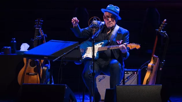 getty_elviscostello_072324457748