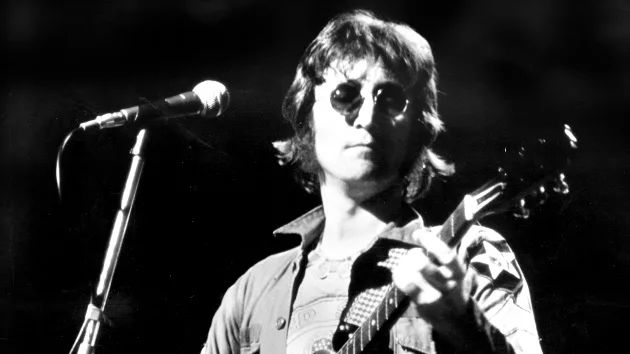 getty_johnlennon_090324776223