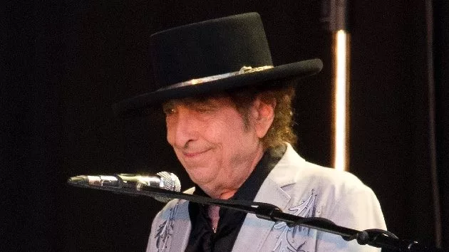 getty_bobdylan_011525813819