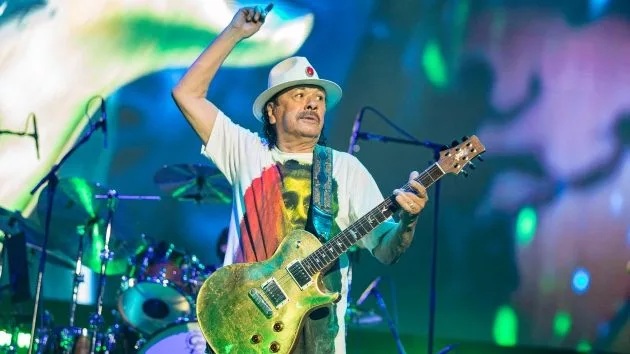 getty_carlossantana_04232542120