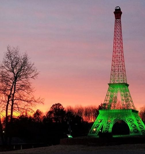 Paris' Eiffel Tower Lights Up For Christmas  WENKWTPR  KFKQ