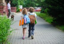 kids-walking-school