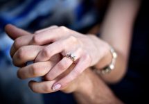 close-up-of-a-young-couples-hands-and-diamond-engagement-ring-with-platinum-and-gold-accents-shallow-depth-of-field_bte8q0hs-jpg