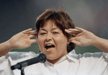 roseanne-barr-plugs-ears-while-singing-national-anthem-png-2