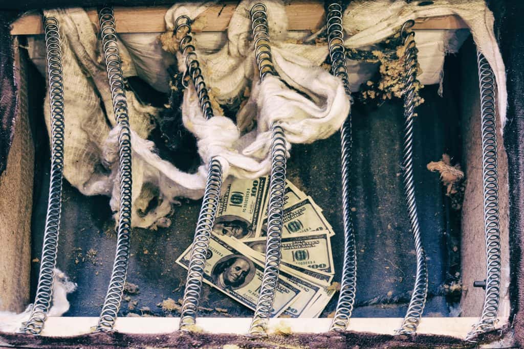 Video Michigan Man Finds Over 43 000 In Thrift Store Sofa