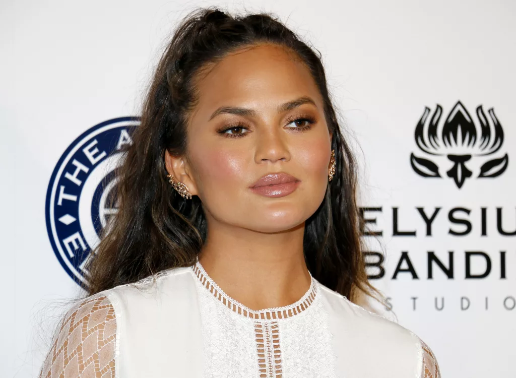 Chrissy Teigen Goes Topless On Social Media To Remind Fans To Get Mammograms Big 1021 Kybg Fm 5388