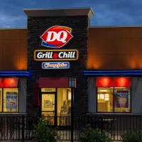 bloomingtonmn-usa-june192014dairyqueenrestaurantexterior