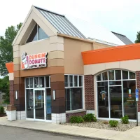 cuyahogafallsohio-usamay262019dunkindonutsrestaurauntexterior-dunkin