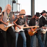 lincolnca-june22lynyrdskynyrdperformsatthunder