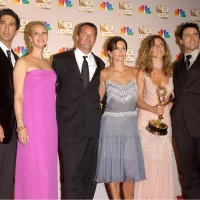 friendsstarsdavidschwimmerleftlisakudrowmatthewperrycourtney