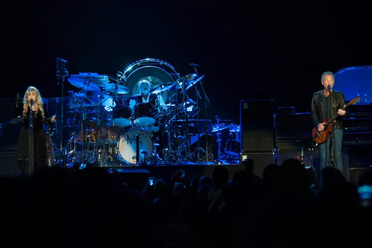 sacramentoca-july6fleetwoodmacperformsinsupport