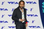 kendricklamaratthe2017mtvvideomusicawardsheld