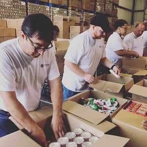 volunteers-pack-food-boxes-at-feeding-america5191