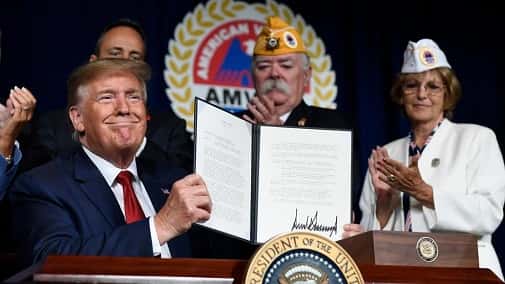 trump-signing-bill-08-22
