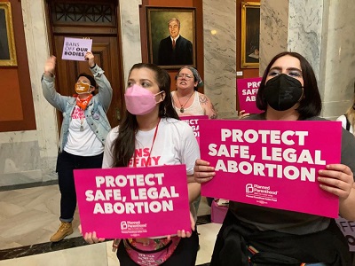 anti-abortion-protestors