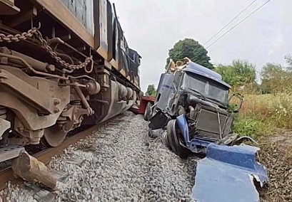 Train vs. tractor-trailer collision in Glendale | K105