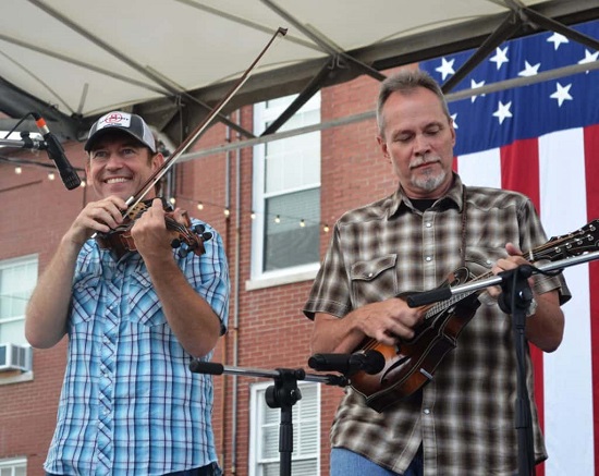 twin-lakes-fiddler-championship-stock