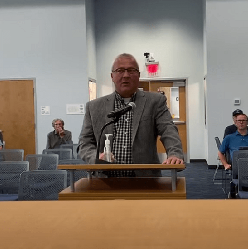 kevin-henderson-talks-to-city-council