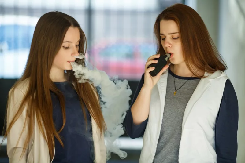 students-vaping