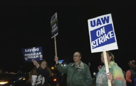 uaw-on-strike