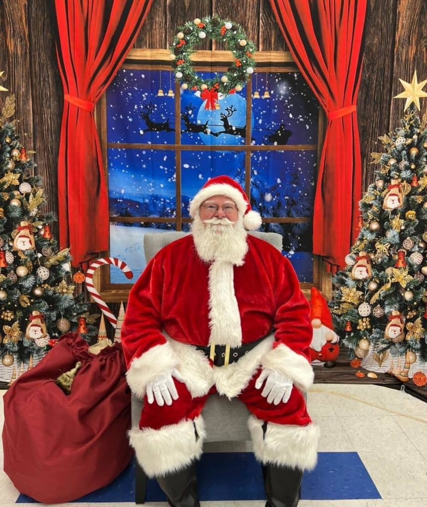 Santa Claus to appear Friday night in Leitchfield, Clarkson | K105