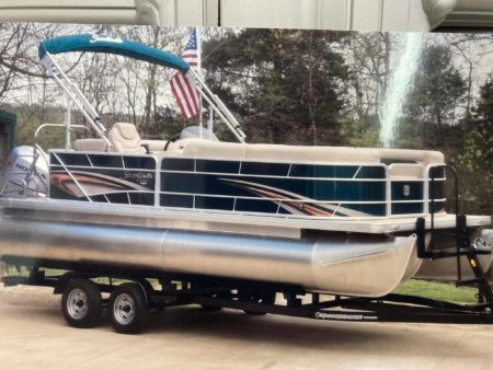 stolen-pontoon-boat-and-trailer