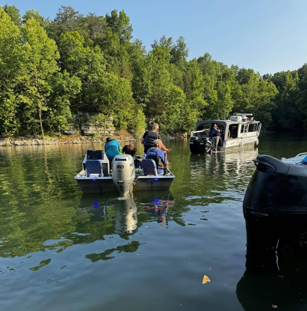 Man drowns after falling off pontoon boat at Lake Cumberland | K105