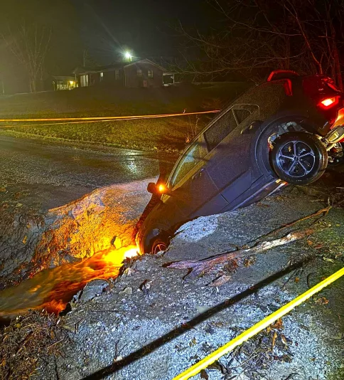 ohio-co-car-swallowed-by-road