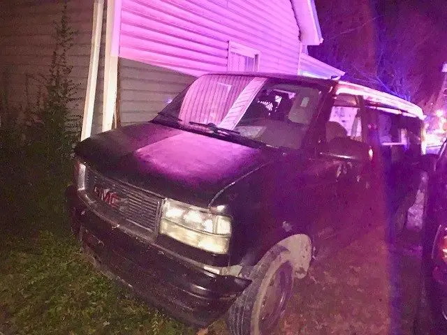 van-vs-house-in-caneyville-2