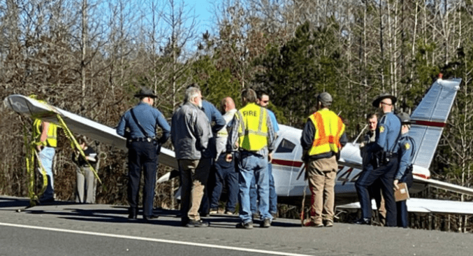 Plane flying from Kentucky lands on Arkansas highway