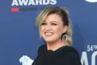 Kelly Clarkson at the 54th Academy of Country Music Awards at the MGM Grand Garden Arena on April 7^ 2019 in Las Vegas^ NV