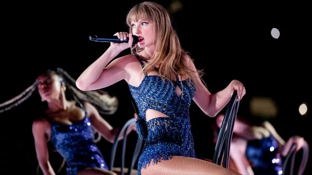 getty_taylorswiftonchair_060224854451