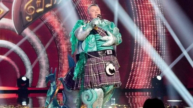 m_edwinmccainmaskedsinger_042425810354