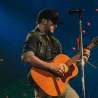 luke bryan farm tour